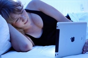 Sử dụng iPad đêm khuya dễ bị trầm cảm