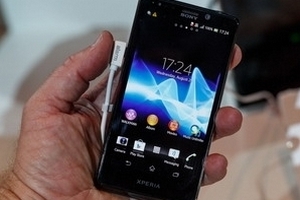 Sony thừa nhận đã bị iPhone và Galaxy S III vượt xa
