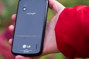 Nexus 4 quá đắt hàng khiến người dùng phải chờ đợi