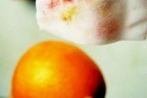 Xuất hiện cam đỏ đẹp thôi màu ra giấy lau