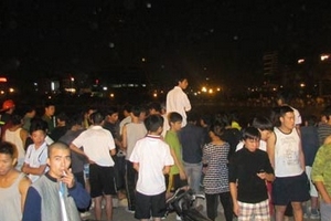 Một cháu bé tử vong do rơi xuống hồ Dịch Vọng