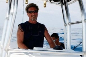 Tỷ phú McAfee trốn cảnh sát vẫn viết blog