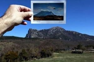 Pháp “khóa” cổng cứu thế