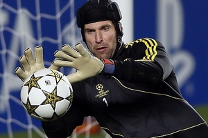 Cech nổi loạn, Di Matteo nguy cơ bật bãi khỏi Chelsea