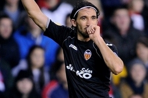 Falcao và Atletico vẫn buộc Real Madrid phải chờ