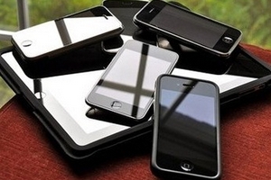 Phụ huynh chơi sang, tặng thầy cô iPhone, iPad