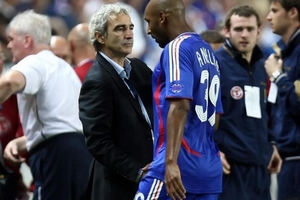 Domenech bị Ribery và Anelka "đâm" ngay trước mặt