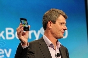 CEO RIM Thorsten Henis hứa hẹn “khai tử” laptop