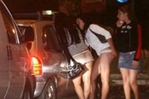 Tấp nập "phố lướt, cầu vẫy" ở Sài Gòn