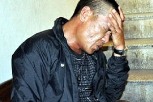 Không xuất trình giấy tờ, đấm vào mặt CSGT