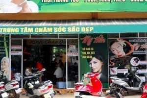 Chơi sang, chi ngàn USD mua đồ tặng cô