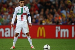 C.Ronaldo giỏi hơn Messi ở điểm gì?