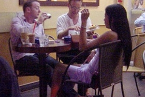 Phận "bướm đêm" trên "phố lướt, cầu vẫy"