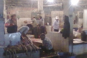 Trắng đêm với “phu” gà ở chợ đầu mối