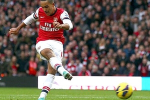 Tương lai của Theo Walcott: Đang được giá thì bán luôn?