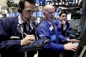 Giá dầu thô tiếp tục tăng mạnh