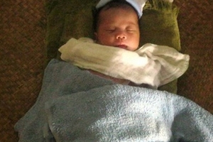 Em bé sơ sinh bị bỏ rơi kèm thư tay của mẹ