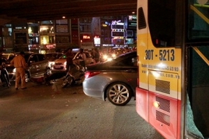 Tai nạn xe bus, 2 người nguy kịch