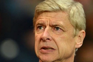 Arsenal đi tiếp, Wenger đưa học trò lên "mây xanh"