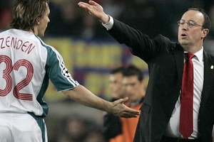 Benitez đột ngột bổ nhiệm Zenden làm trợ lý