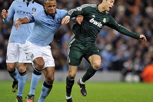 Kompany bỏ ngỏ khả năng ra sân trận gặp Chelsea