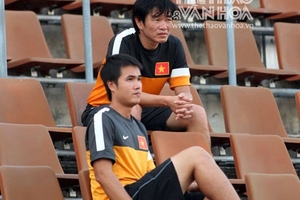 HLV Phan Thanh Hùng cảnh giác với báo chí Thái Lan