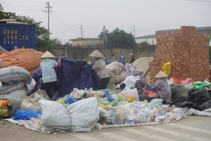 Làng tỷ phú khổ vì rác