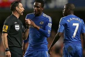 FA tuyên trọng tài Clattenburg vô tội, Obi Mikel bị điều tra