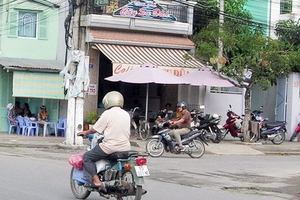 Mở quán cà phê ồn ào, Chánh văn phòng Sở thách thức dân