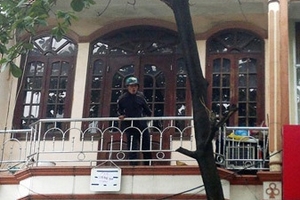 Phát hiện cụ già 20 năm theo kiện đất đai chết nhiều ngày trong nhà