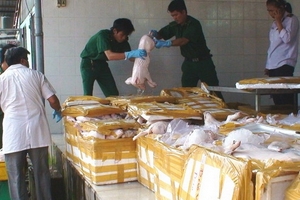 Phát hiện 2 xe khách chở 1,5 tấn thịt bẩn