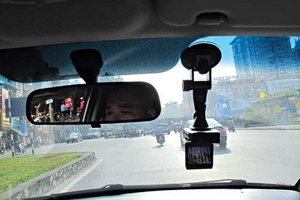 Tài xế lắp camera "bắt lỗi" lại CSGT
