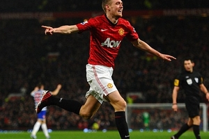 Ngược dòng hạ QPR 3-1, M.U tái chiếm ngôi đầu