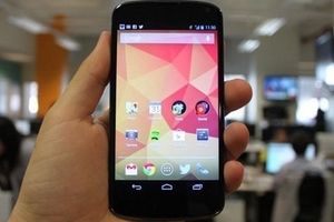 Đến lượt smartphone bom tấn Nexus 4 dính lỗi