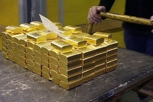 USD yếu nâng giá vàng cao nhất trong 1 tháng qua