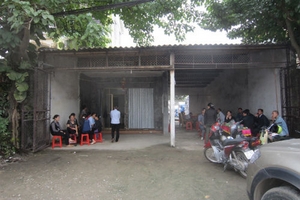 Một phó giám đốc bị nhóm côn đồ đánh vỡ não