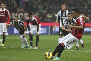 Robinho lập công, Milan “bắn hạ” Juve