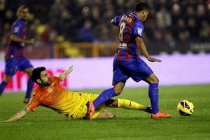 Hạ Levante 4-0, Barca cho Real “ngửi khói”