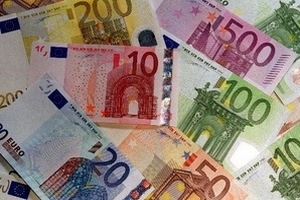 Euro xuống giá từ mức cao 7 tháng so với đồng yen