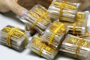 Dừng huy động, NH thu phí gửi vàng