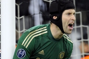 Petr Cech: Thuận thì sống, chống thì… “đứt”