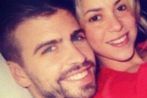 Pique hớn hở khoe ảnh bồ bụng bầu