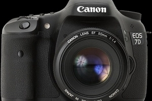 Canon giới thiệu 3 máy ảnh ống kính rời vào 2013