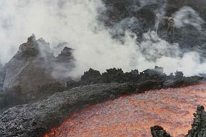 Núi lửa Plosky Tolbachik phun trào dữ dội