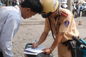 Nhận vài chục ngàn, CSGT có tham nhũng?