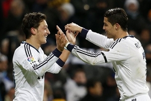 Ronaldo lập siêu phẩm, Real thắng trận derby thành Madrid