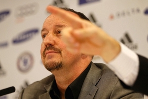 Chelsea không ra gì, Rafa nên… ra đường?