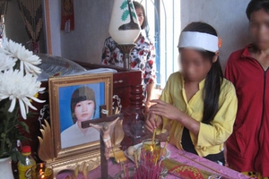 Nữ sinh bị bố dượng bạo hành đến mức treo cổ tự tử