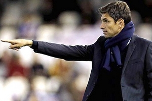 Valencia khủng hoảng: Thua thảm, sa thải HLV, CĐV nổi loạn