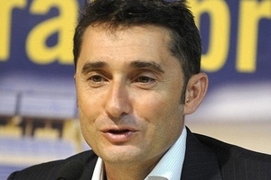 HLV từng sang Việt Nam dẫn dắt Valencia thay ông Pellegrino